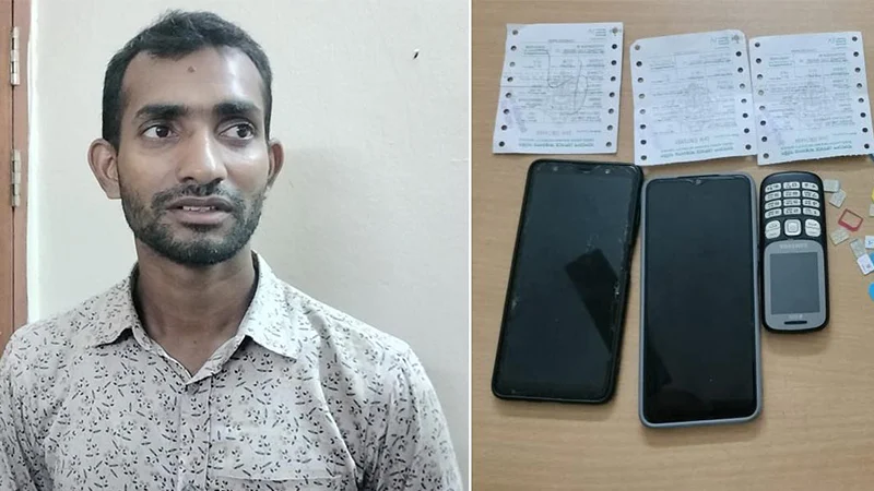 ট্রেনের ১৩০ টিকিটসহ নৌবাহিনীর কর্মচারী আটক